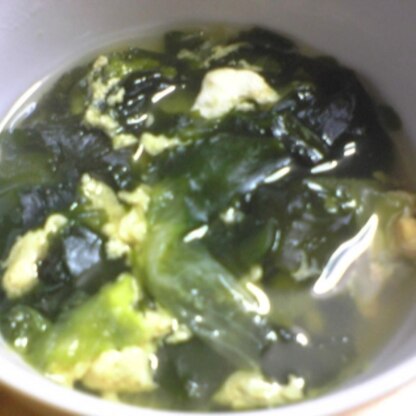 スープが欲しい、冷蔵庫にはレタスがある、という事で作りました。本当に簡単に作れて大助かりです(^_-)-☆。
